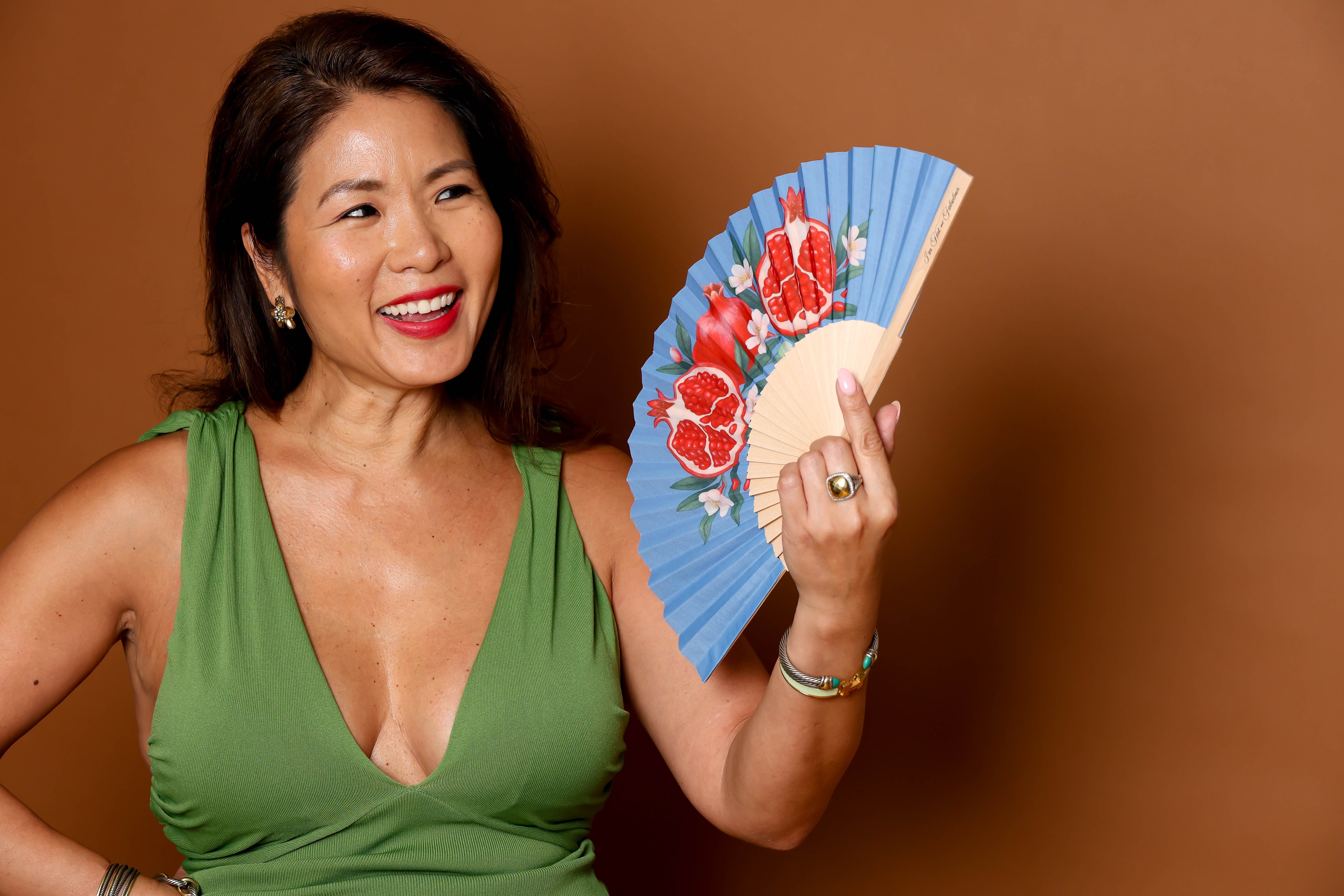 How Hand Held Fans Make Weddings Enjoyable for the Guests