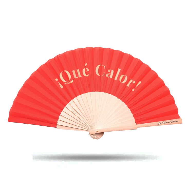 Red hand fan with '¿Qué Calor!' text on a white background